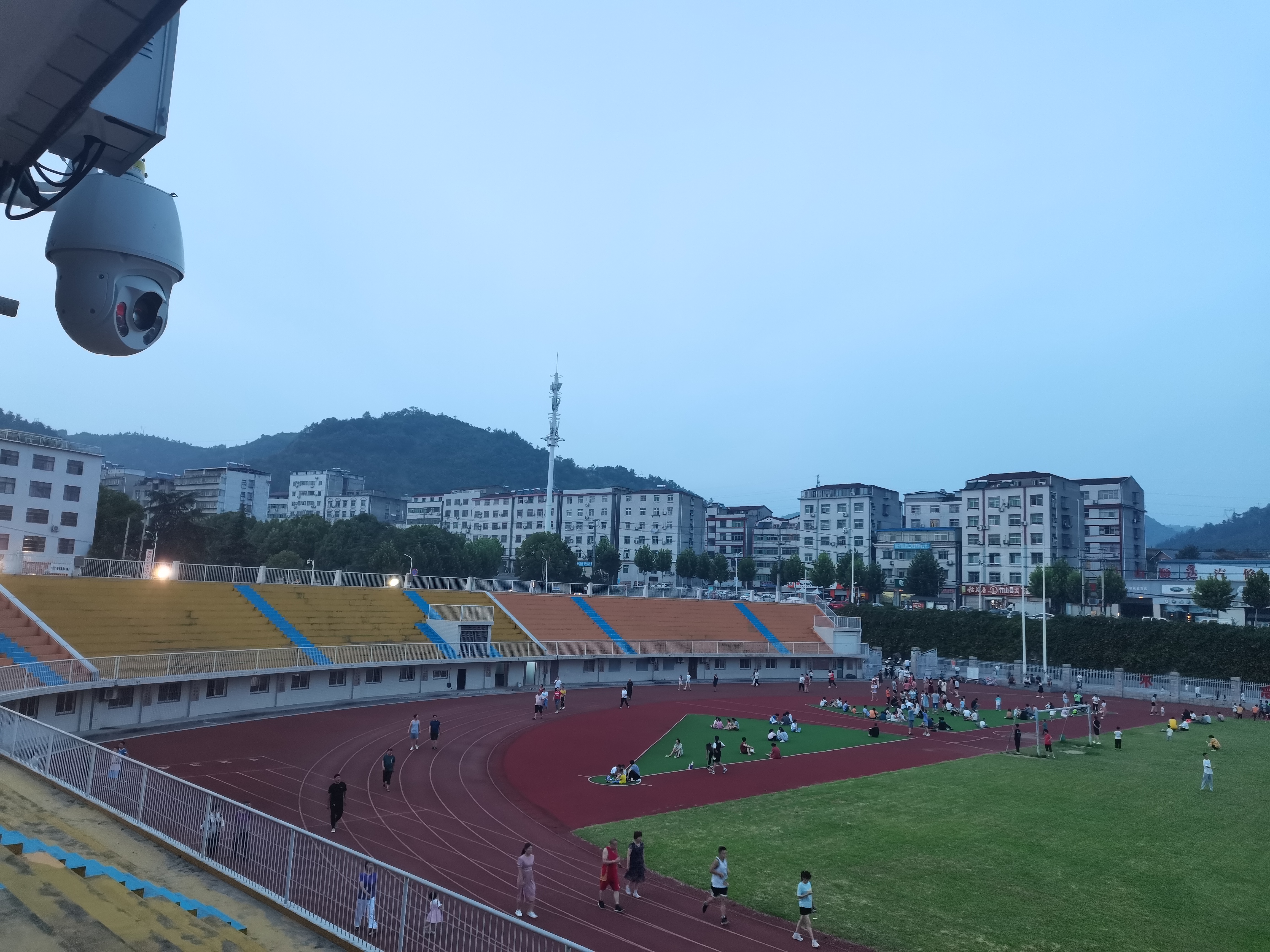 2027年我国将形成3个万亿级消费领域(图1)